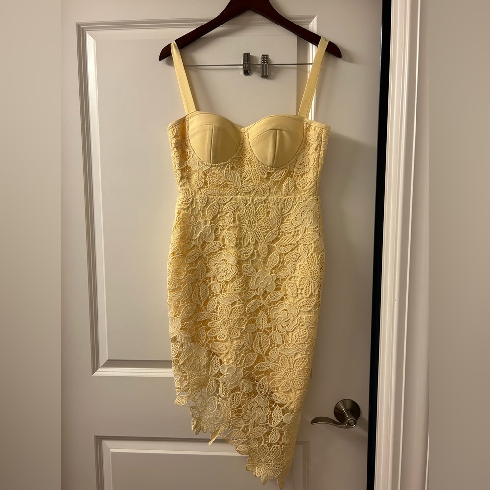 Bella Barnett dress, size Large, yellow lace floral